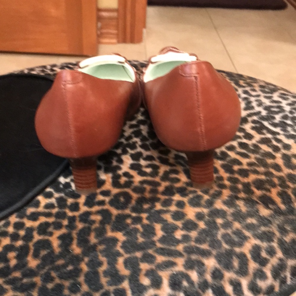 Brand new Etienne Aigner kitten heel pumps. - Picture 2 of 4